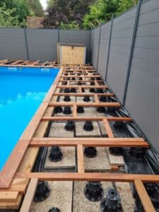 structure de lambourdes et plots pour terrasse bois piscine